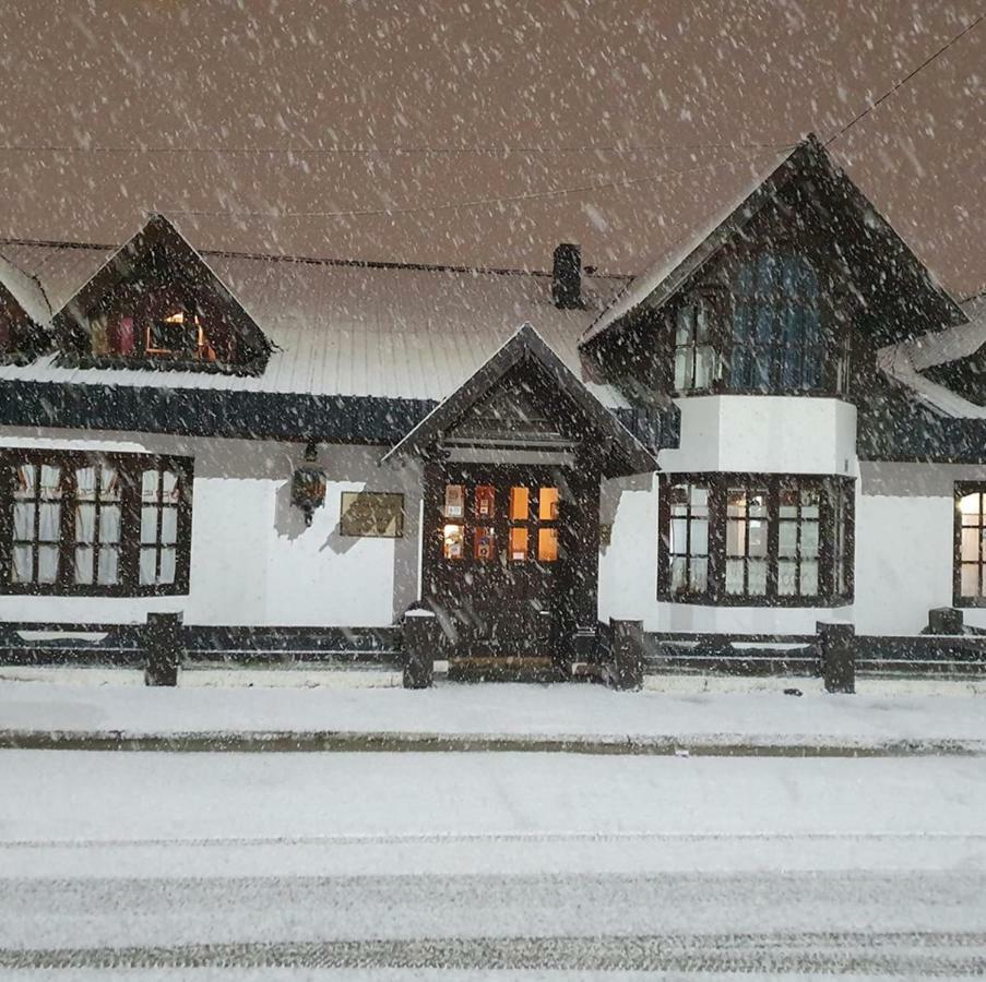 Hosteria Residencia Linares Ushuaia Buitenkant foto