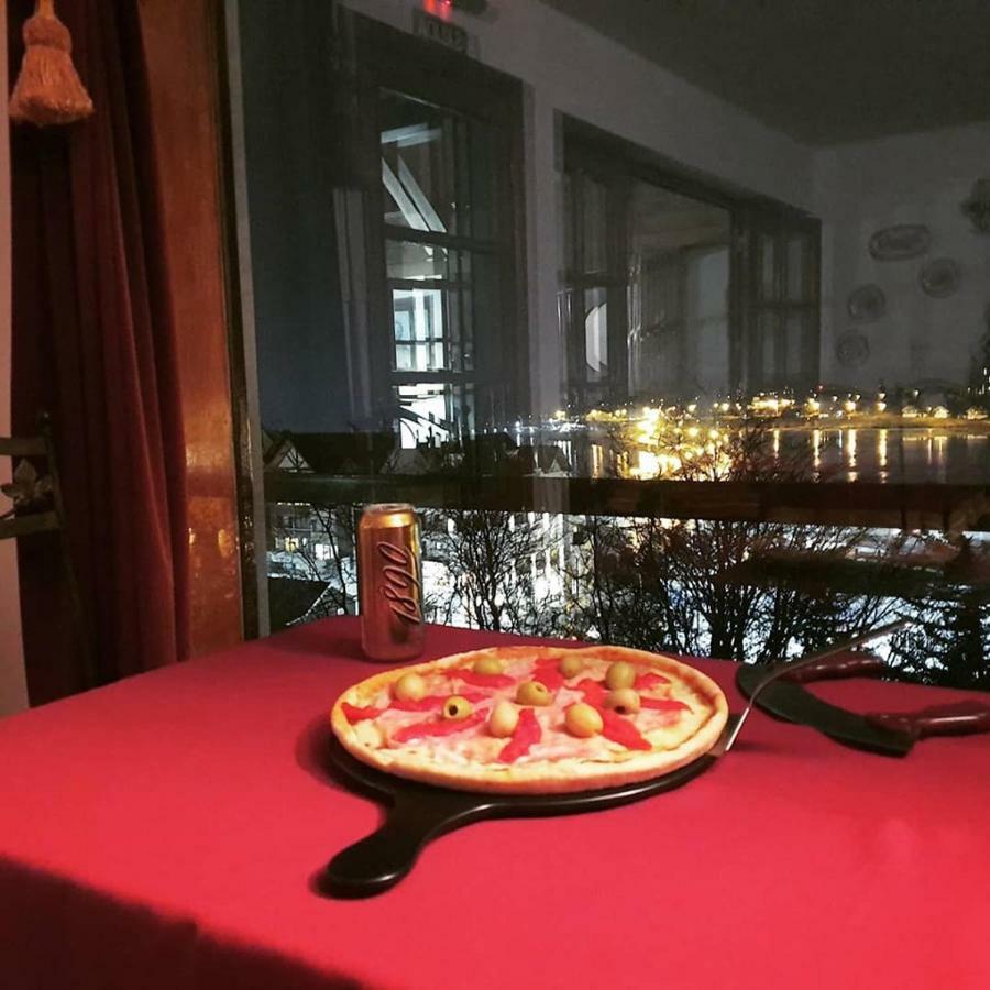 Hosteria Residencia Linares Ushuaia Buitenkant foto
