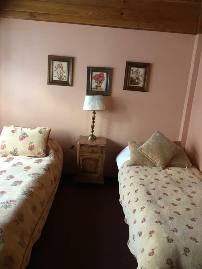 Hosteria Residencia Linares Ushuaia Buitenkant foto